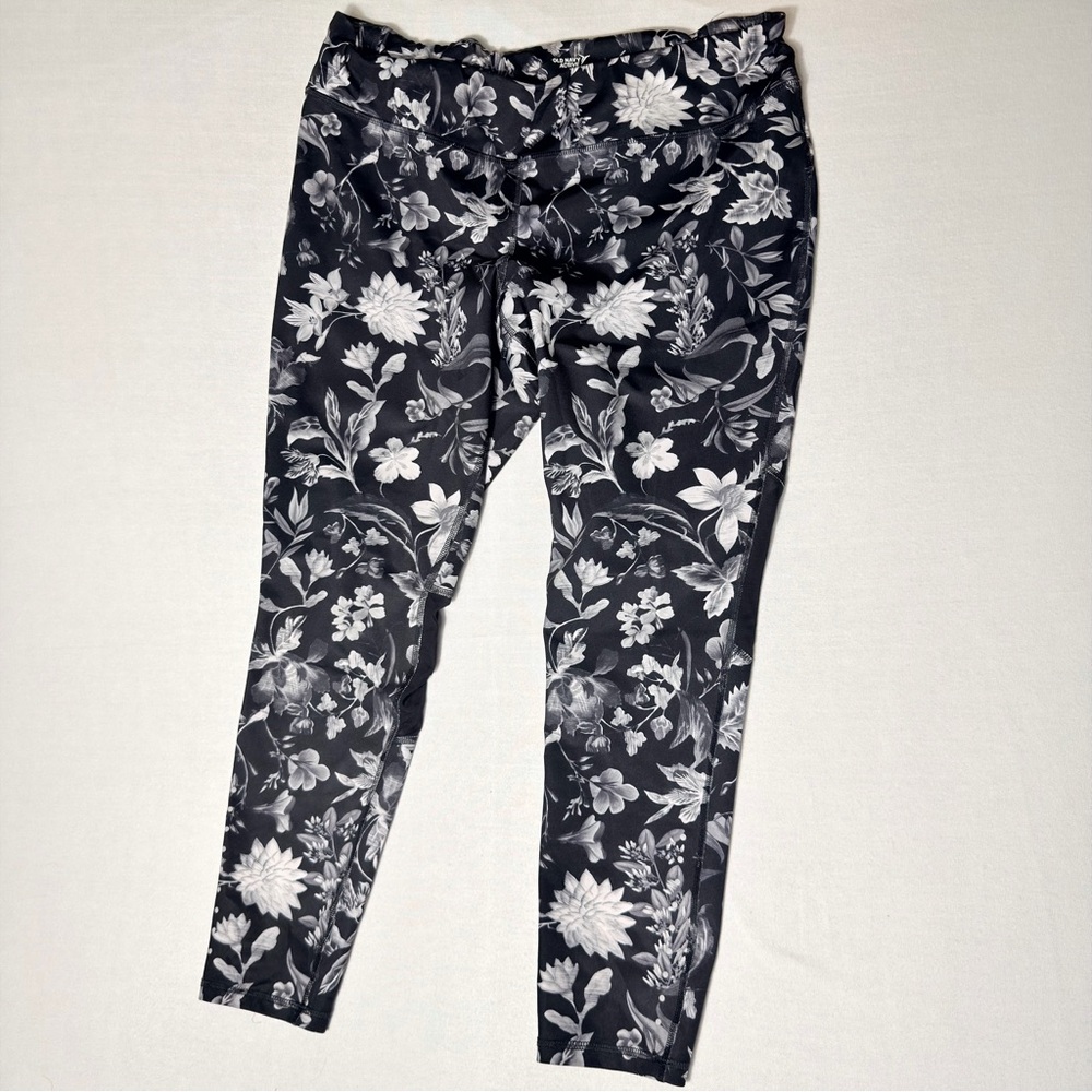 Bundle of 7 Women’s Workout Leggings Old Navy Activewear Lot